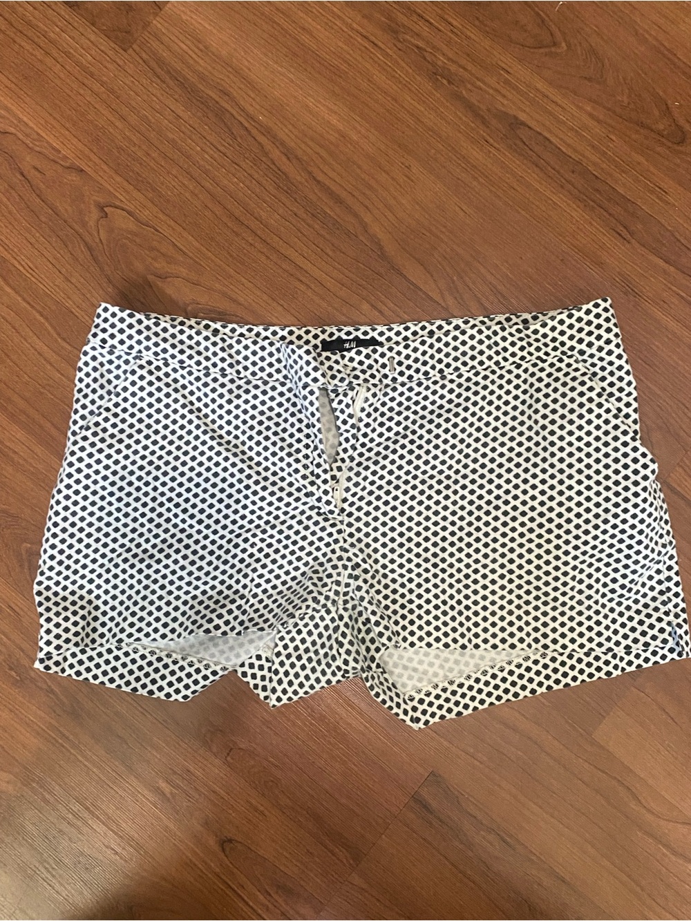 Low rise pattern short